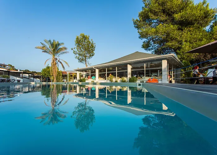 Coral Blue Отель Геракини